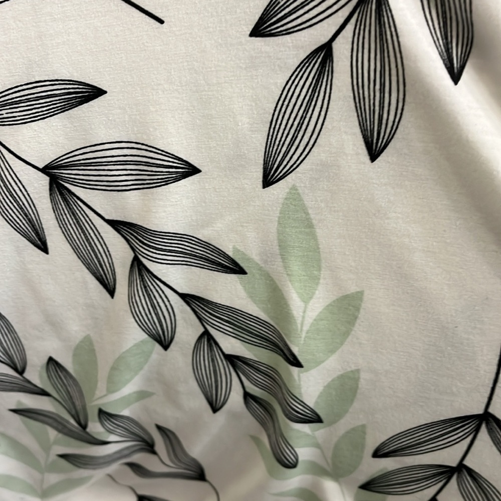 NWT Lularoe Iris Tunic Top Size M Mint/Black/White V-Neck, Leaves Pattern - Picture 2 of 6